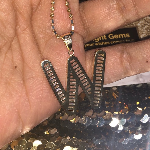 Stunning W initial pendant, VVS clarity Swarovski Crystal initial pendant charm - Picture 3 of 7